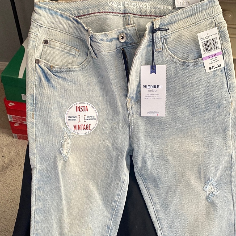 Wallflower Women's Vintage Light Denim Jeans